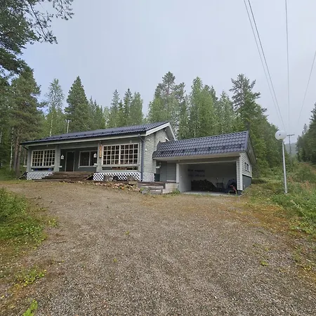 Koutakivi - Tilava Moekki Rinteen Vieressae 2mh Ja 2 Parvea 別荘 レヴィ