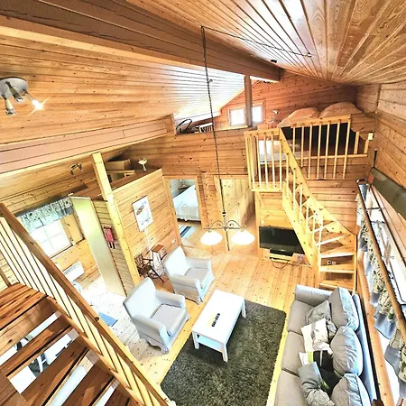 Koutakivi - Tilava Moekki Rinteen Vieressae 2mh Ja 2 Parvea 別荘